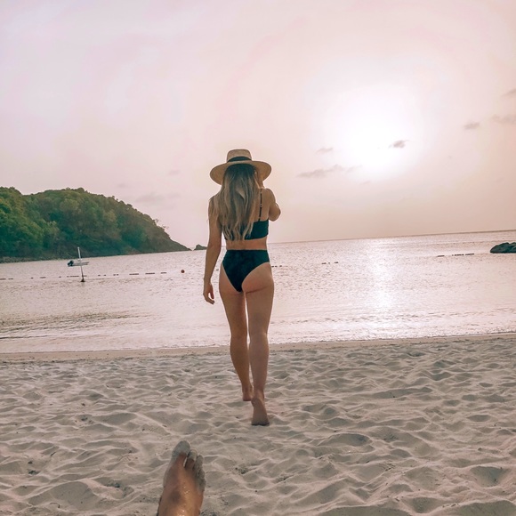 Meet Your Posher, Julie! - Picture 7 of 7